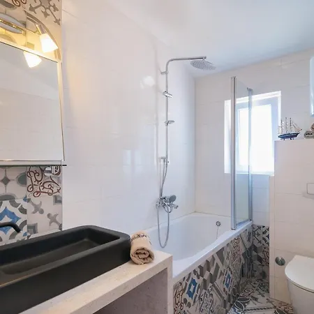 Apartament White Stone, *