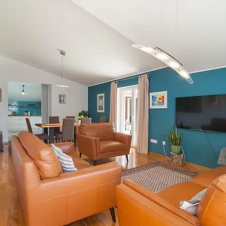 White Stone, Apartament Split