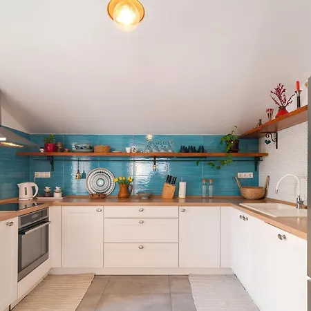 Apartament White Stone, *